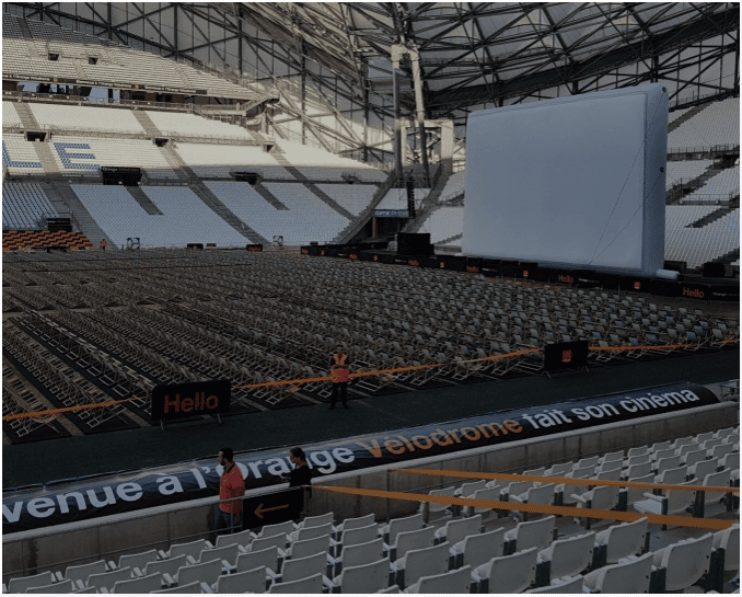 image ecran geant gonflable en partenariat avec orange au stade velodrome de marseille